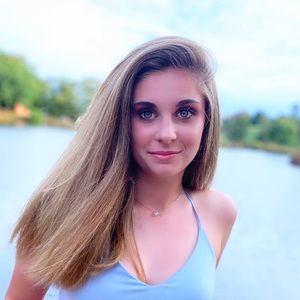 Meet your Posher, Olivia